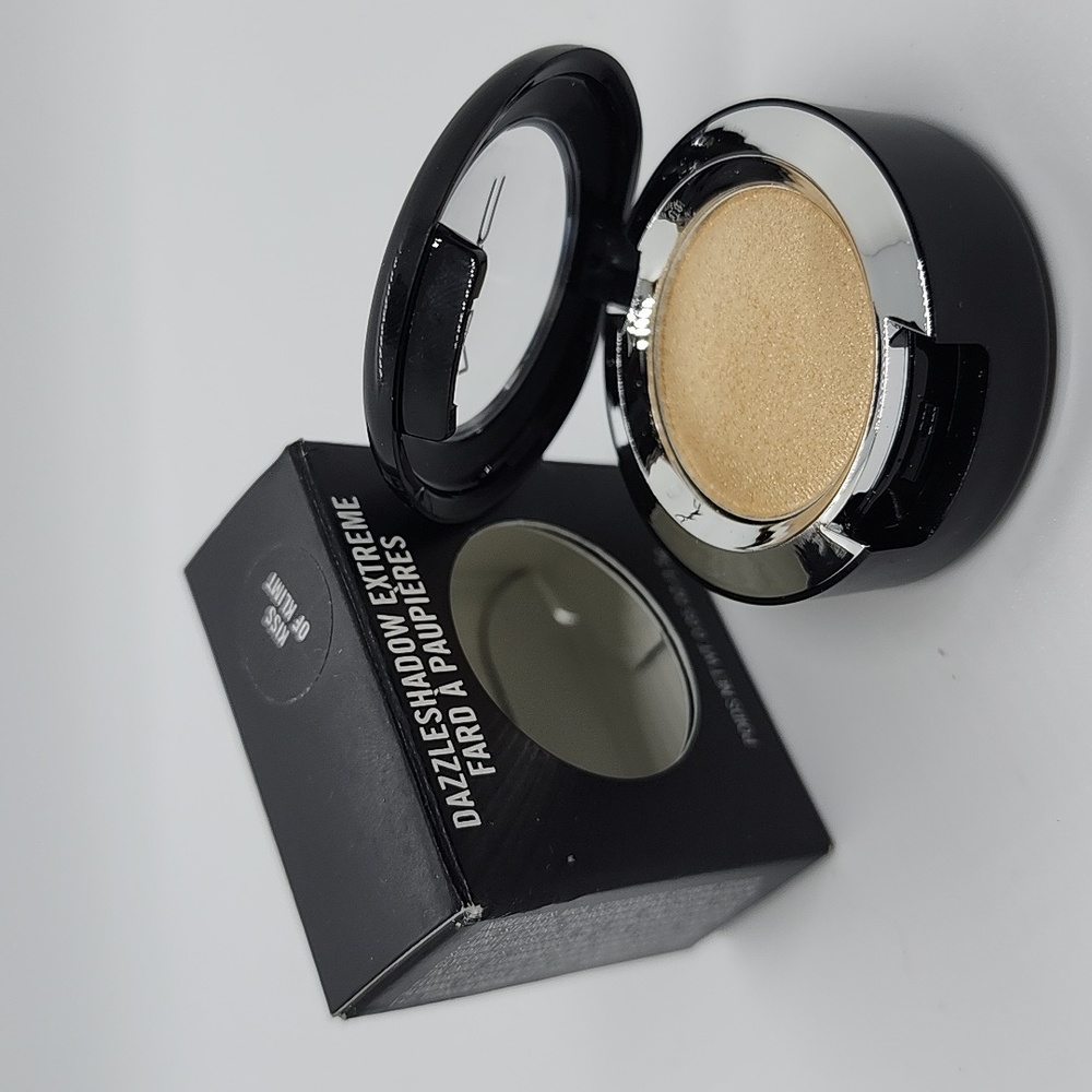 MAC Dazzleshadow Extreme - Kiss of Klimt .05oz / 1.5g